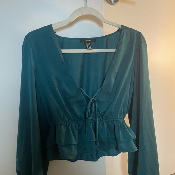 Size medium dark green long sleeve silk top!!! Slightly worn! - Picture 1 of 3